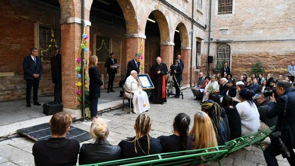 ĐGH thăm Venezia: Gặp các tù nhân của nhà tù nữ Giudecca