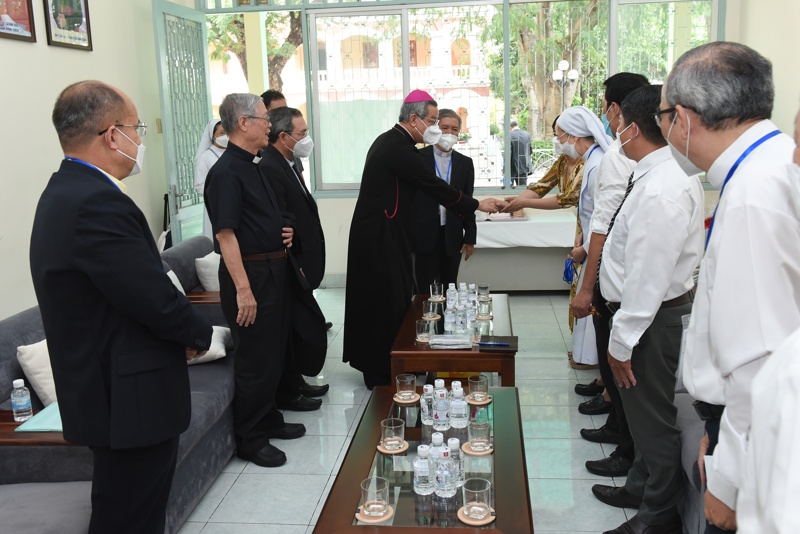 Archbishop Joseph Nguyen Nang and the pastors