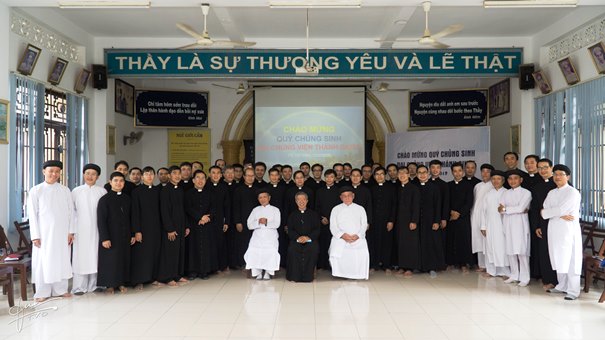 TT Từ Vân: Gặp gỡ tu sinh Cao Äà i và Công giáo (12.3.2019)